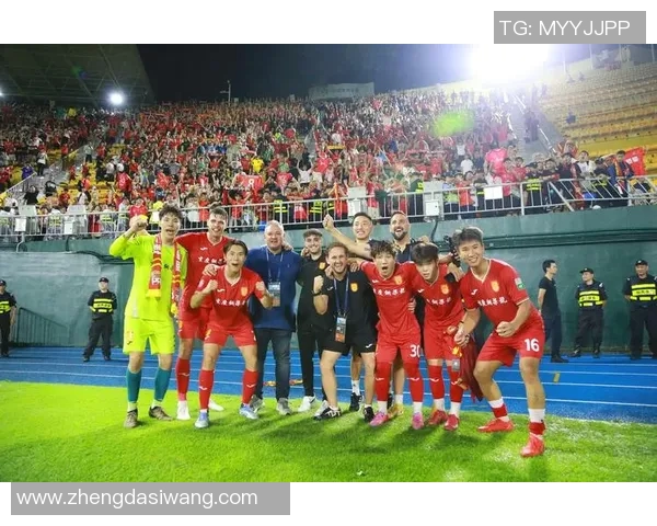 足球明星中谁的防守能力最强最值得信赖的球员分析