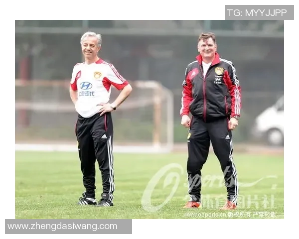 足球明星挑战地狱厨房的极限烹饪赛场，能否赢得美食与荣耀